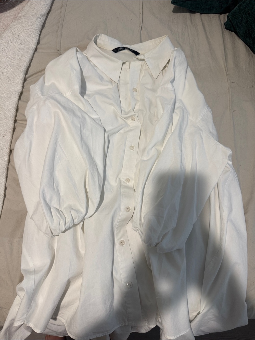 Zara White Casual Button-Down Shirt with Puff Sleeves